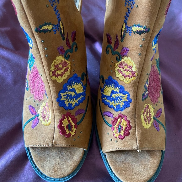 Tan Suede Booties Embroidered Florals Open Toe - Picture 10 of 16